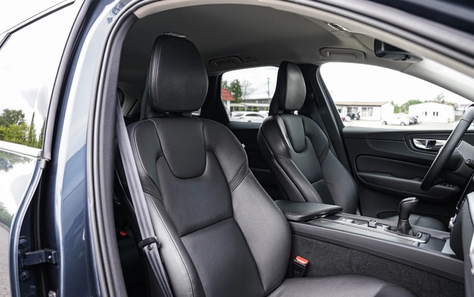 Volvo XC 60 cena 117900 przebieg: 80000, rok produkcji 2018 z Kościan małe 781
